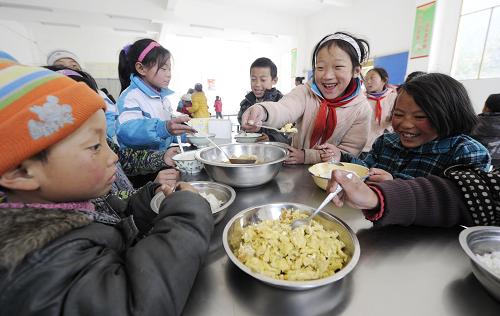 多地推广学生营养午餐计划，健康保障行动启动