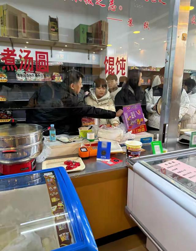 济大超市女老板背后的故事与启示，真容曝光引深思