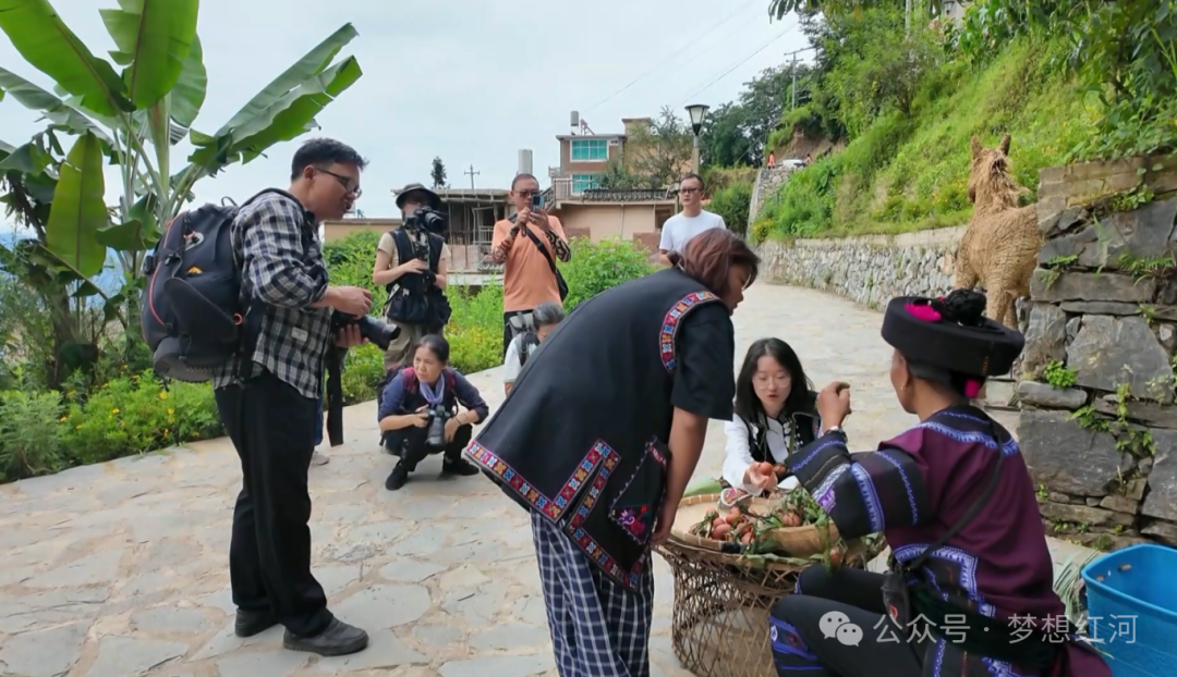 乡村旅游民俗节日，激活农村经济，吸引游客热潮