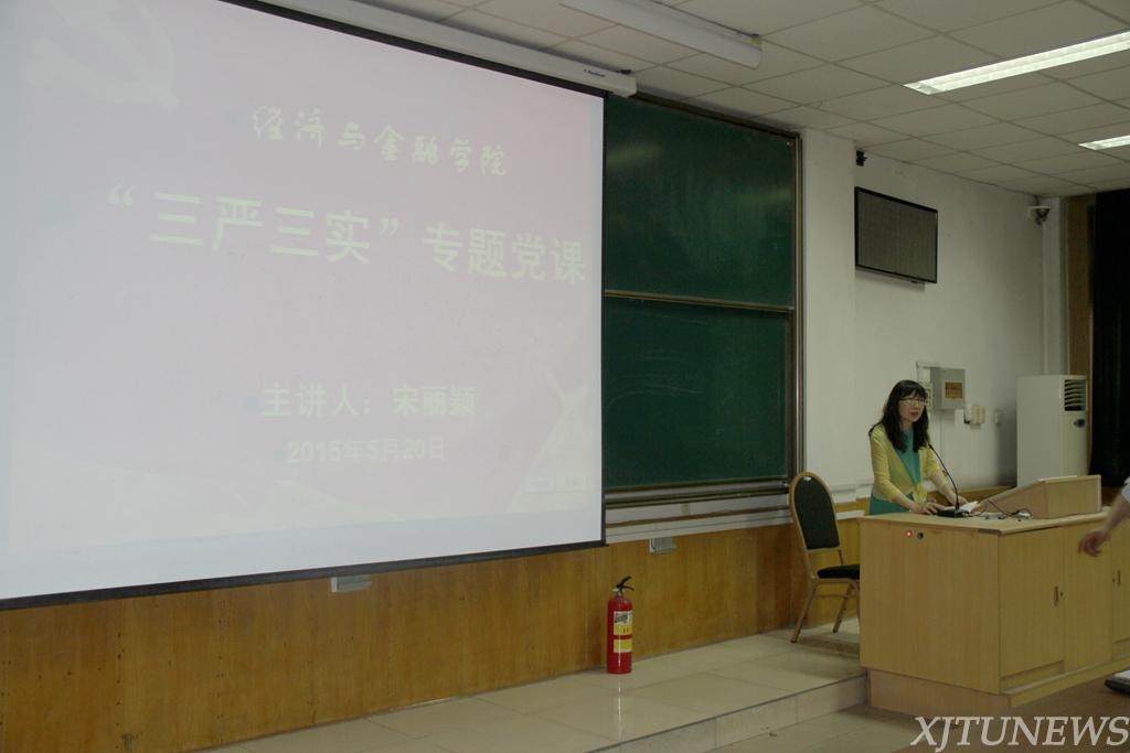 大学宿舍管理政策加强，学生隐私保护成焦点热议话题