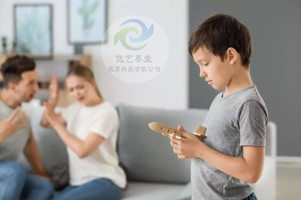 家庭中的青少年心理健康教育策略与实践，如何进行有效引导与培养？