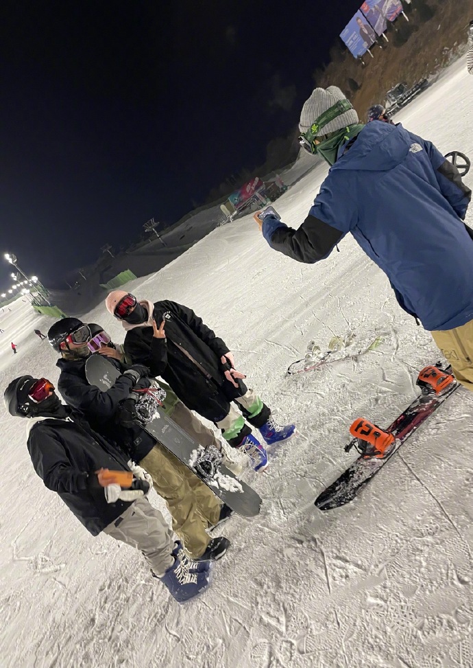 女子因男友滑雪技能高超遭刁难，真相探究与应对策略